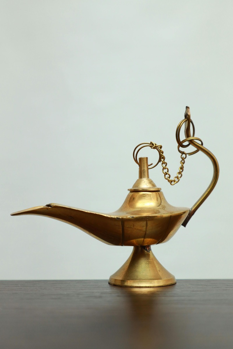 lampe dorée pour décorer un anniversaire aladin lampe dorée pour décorer un anniversaire aladin