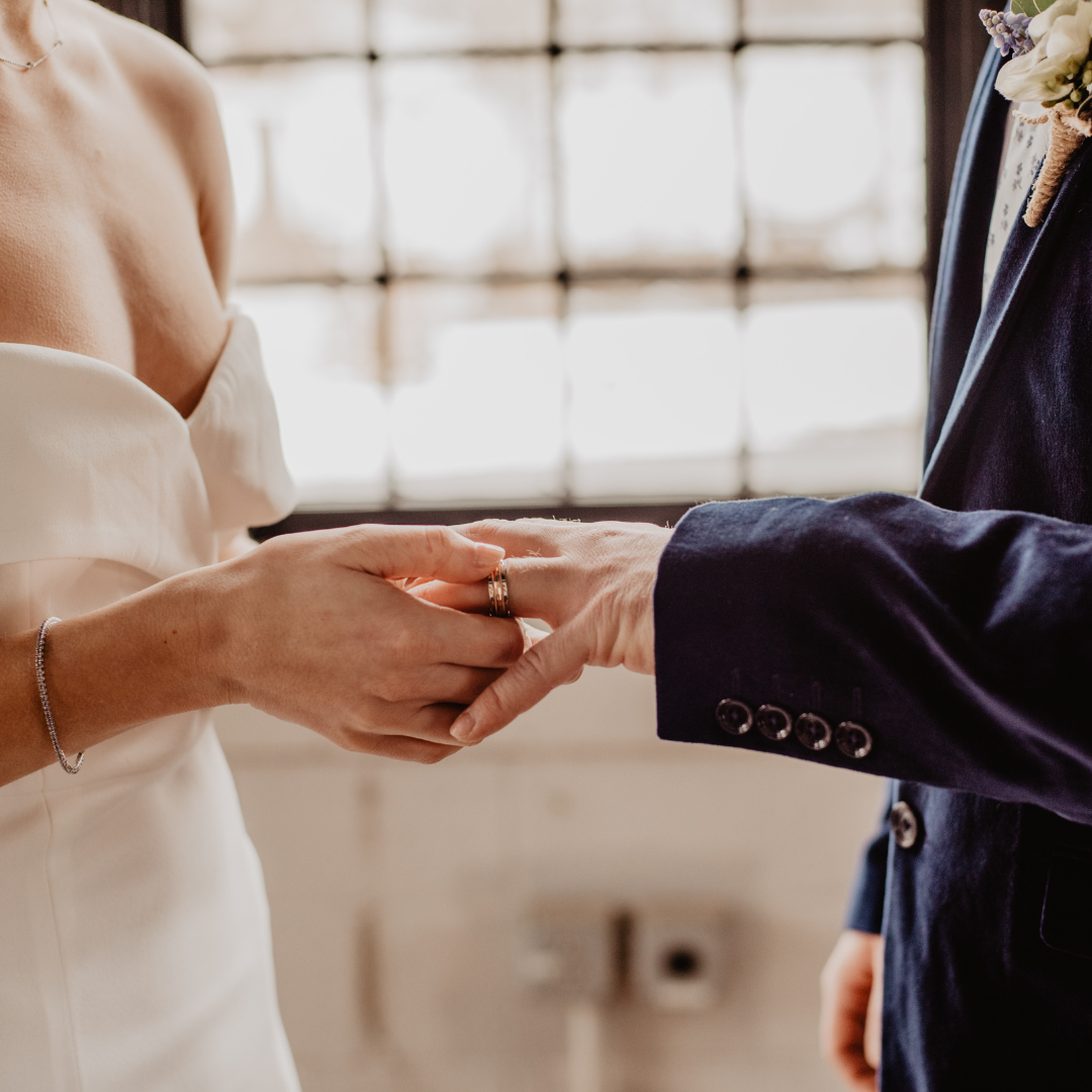 échange des alliances mariage laïque