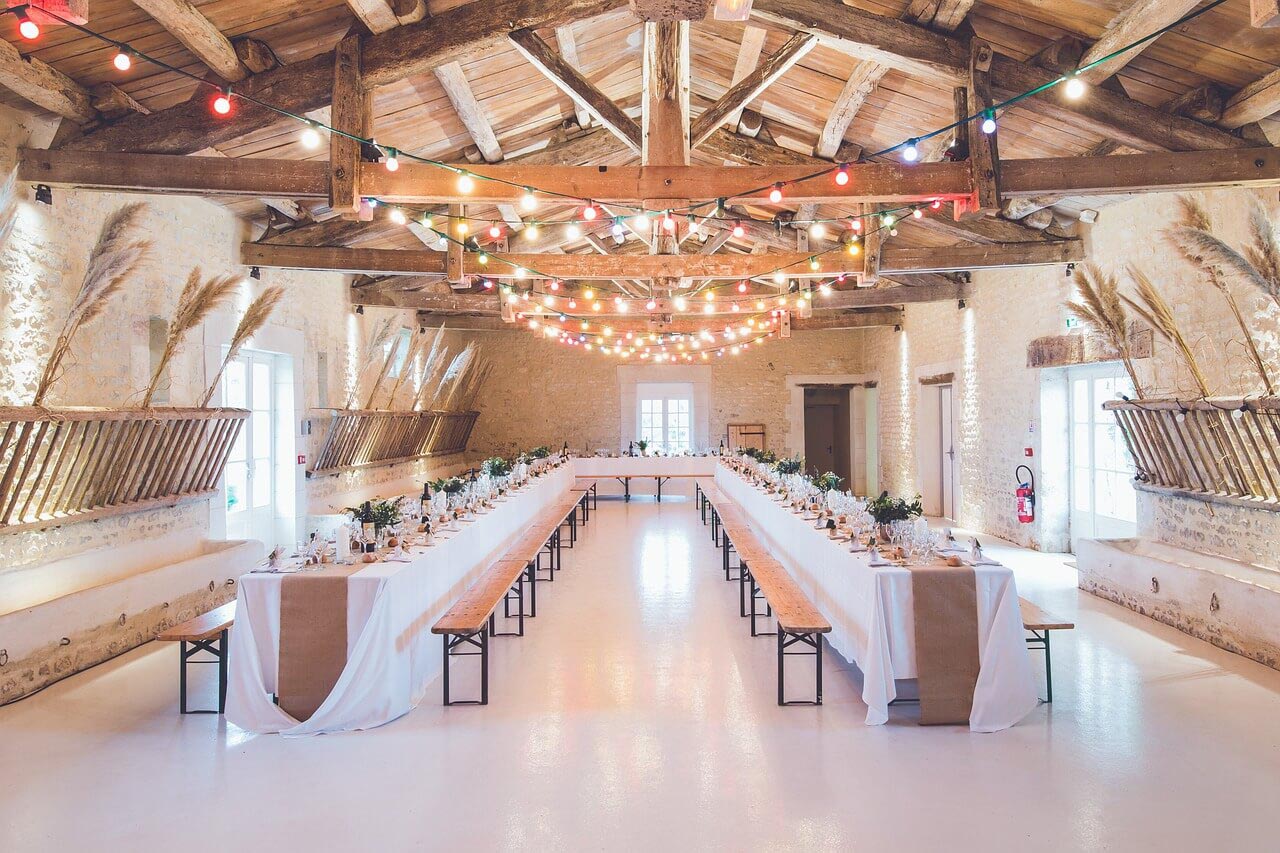 salle de réception dans le calendrier de mariage