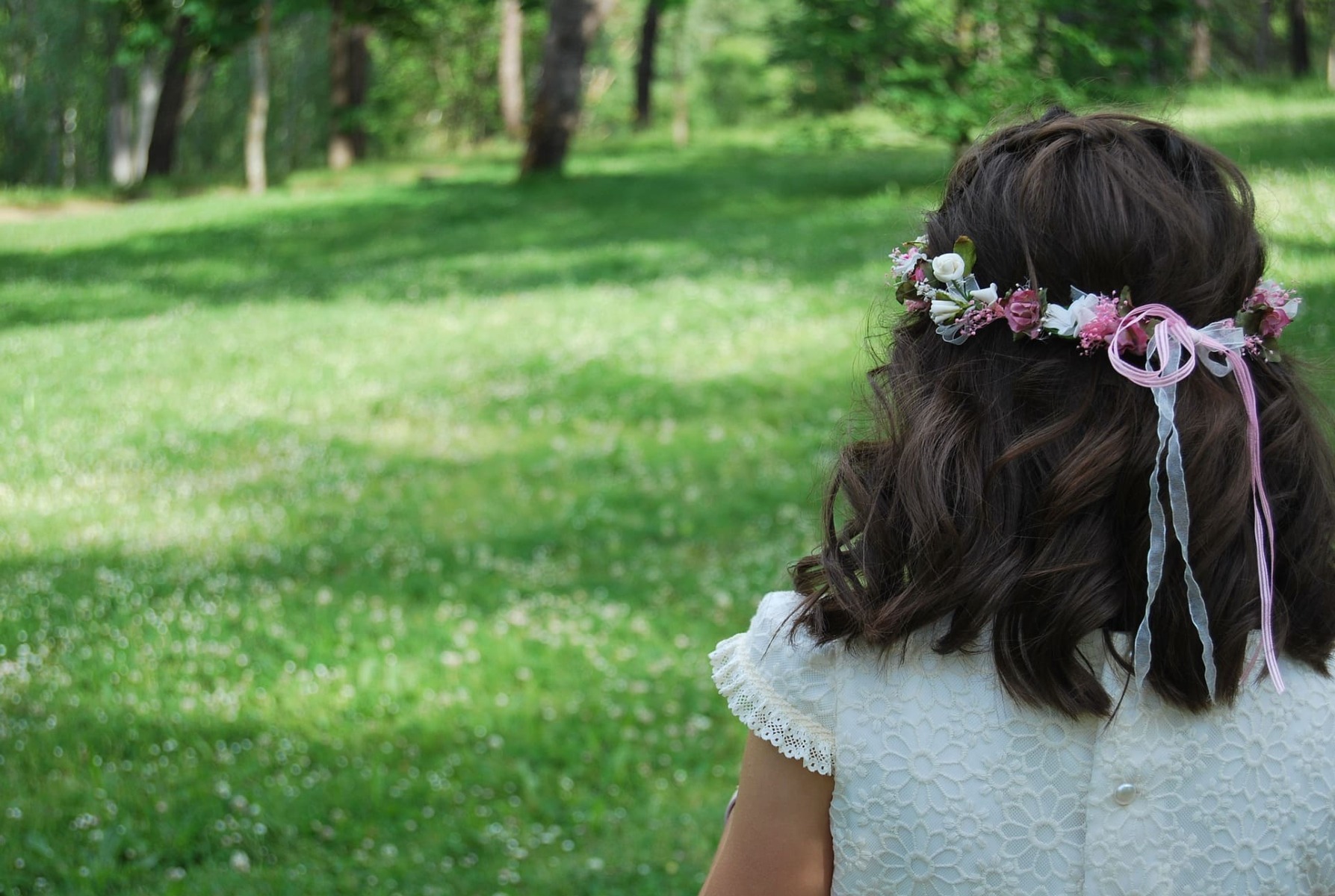 Petite fille prépare sa communion Petite fille prépare sa communion
