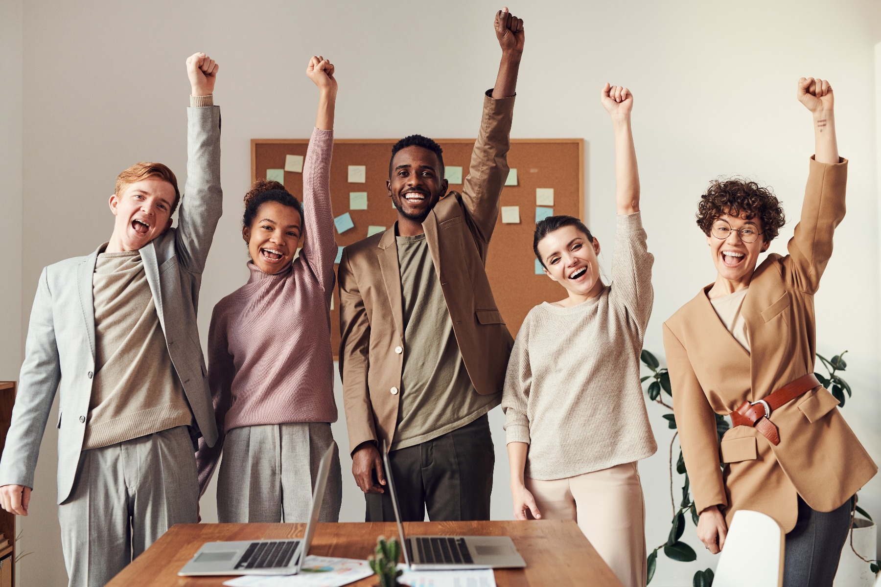 Groupe de jeunes motivés Groupe de jeunes motivés