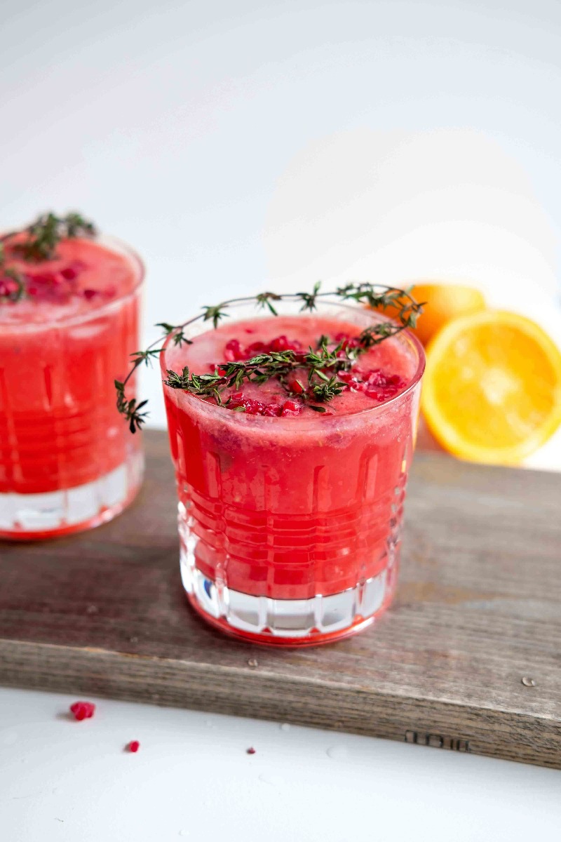 un verre de limonade grenade comme recette de cocktail peu sucré un verre de limonade grenade comme recette de cocktail peu sucré