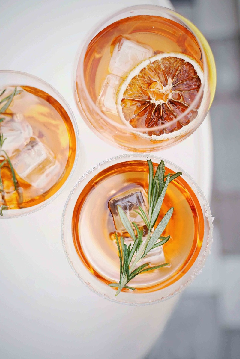 plusieurs verres de spritz comme idée de cocktails d’été plusieurs verres de spritz comme idée de cocktails d’été