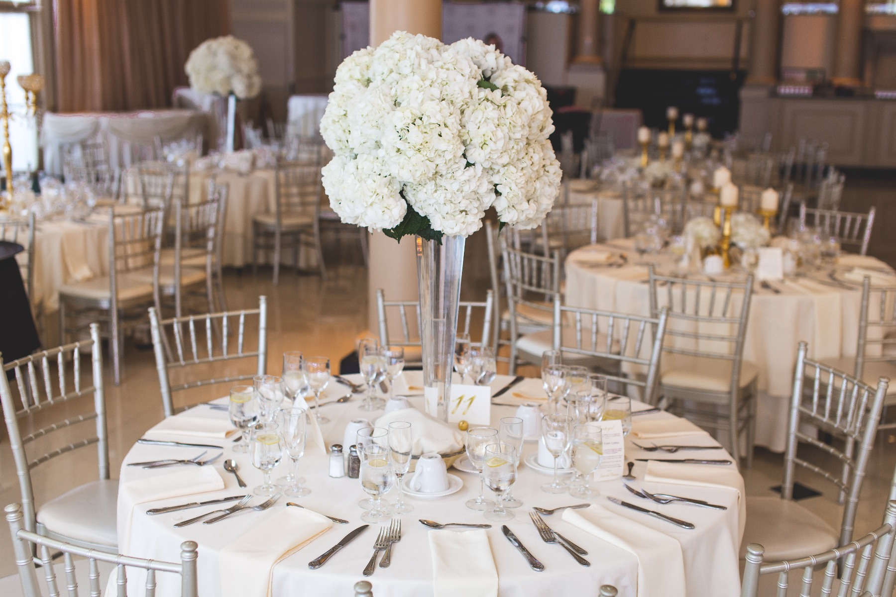 Table de mariage thème blanc Table de mariage thème blanc